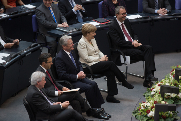 Bundesratsvizepräsident Volker Bouffier, Dr. Navid Kermani, Schriftsteller, Bundespräsident Joachim Gauck, Bundeskanzlerin Dr. Angela Merkel und Präsident des Bundesverfassungsgerichtes, Dr. Andreas Voßkuhle