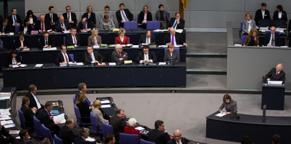 Bundesfinanzminister Wolfgang Schäuble brachte den Haushalt ins Parlament ein und eröffnete die Debatte Bundesfinanzminister Wolfgang Schäuble brachte den Haushalt ins Parlament ein und eröffnete die Debatte