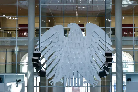 Bundesadler im Plenarsaal des Deutschen Bundestag