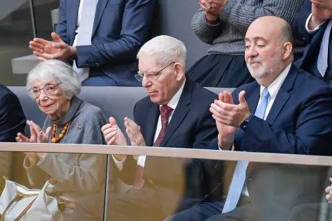 Ehrengäste im Deutschen Bundestag zum 85. Gedenktag Reichspogromnacht