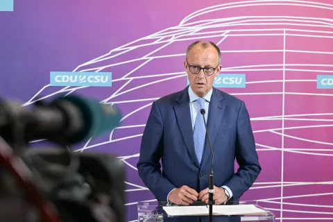 Friedrich Merz gibt ein Statement ab