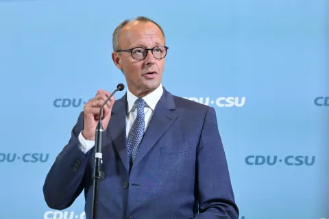 Friedrich Merz gibt ein Statement vor der Fraktionssitzung ab