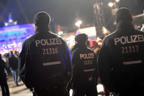 Foto von Polizeibeamten an Silvester in Berlin 