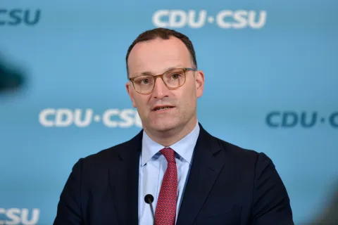 Jens Spahn gibt ein Statement vor der Fraktionssitzung ab