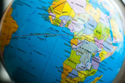 Foto eines Globus mit Blick auf Afrika
