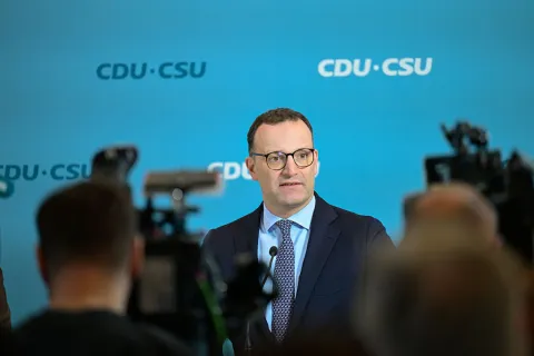 Jens Spahn gibt ein Statement vor der Fraktionssitzung ab