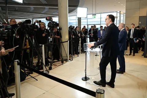 Jens Spahn und Alexander Hoffmann geben ein Statement vor der Fraktionssitzung ab