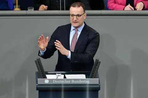 Jens Spahn hält eine Rede im Bundestag