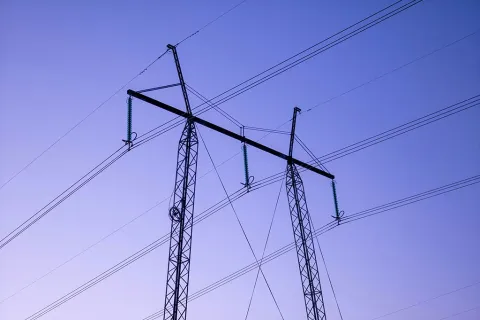 Gruppe von Stromleitungen