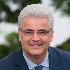 Axel Knoerig Axel Knoerig