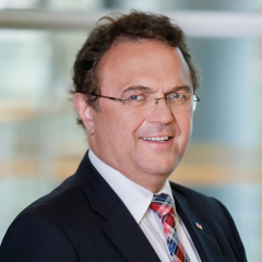 Dr. Hans-Peter Friedrich Dr. Hans-Peter Friedrich
