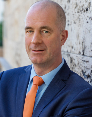 Dr. Christian Mölling