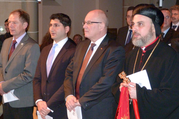 (v.l.n.r.) Hubertus Fehring, Dr. Raid Gharib, Volker Kauder und Erzbischof Philoxenus Nayis