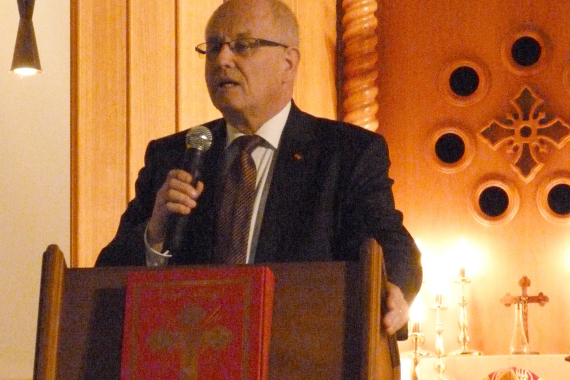 Volker Kauder während seiner Rede auf dem Neujahrsempfang der syrisch-orthodoxen Kirche in Deutschland im Kloster St. Jakob von Sarug in Warburg