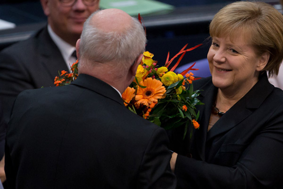 Volker Kauder gratuliert Angela Merkel zu ihrer Wahl