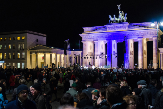 Mahnwache am Brandenburger Tor und Pariser Platz