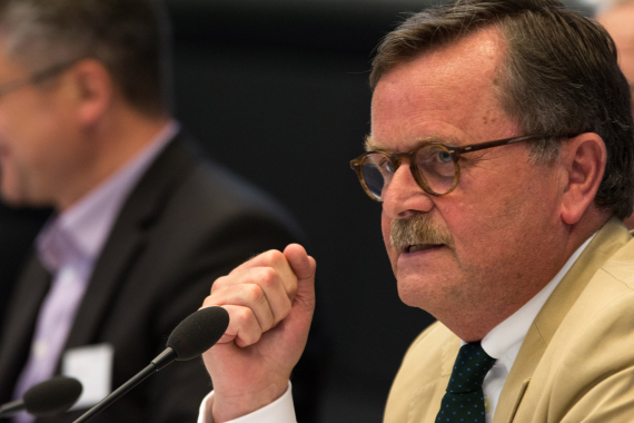 Prof. Dr. Frank Ulrich Montgomery Präsident der Bundesärztekammer, Antibiotika, Resistenzen 