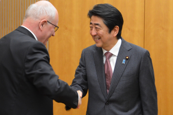 Volker Kauder mit dem japanischen Premierminister Abe