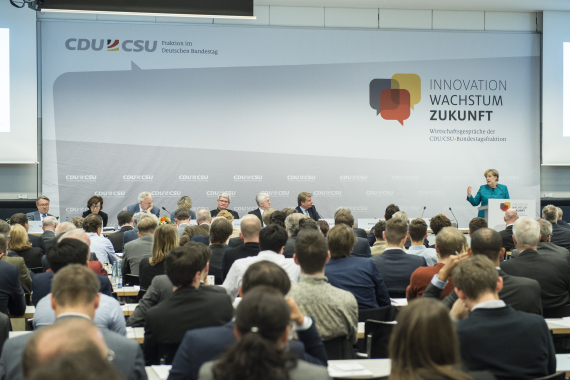 Energiepolitischer Kongress - Podium und Bundeskanzlerin