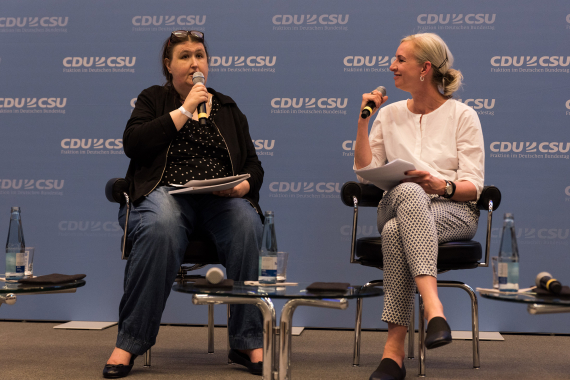 Kristina Schulz Vorstand Werkstatträte Deutschland und Ute Welty Frei Journalistin