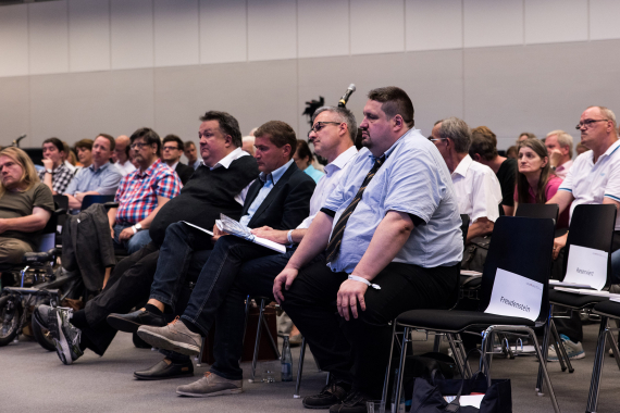 Podiumsteilnehmer am 3. Forum „Aktive Werkstatträte im Betrieb - Arbeitsleben mitgestalten und Rechte der Beschäftigten schützen“ - Jürgen Thewes Vorstand Werkstatträte Deutschland, Andreas Sperlich Geschäftsführer Union Sozialer Einrichtungen gGmbH und Thomas Keller Geschäftsführer Hoffnungstaler Werkstätten gGmbH 