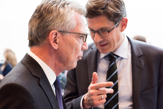 Abgeordnete während der ersten Fraktionssitzung der 19. Wahlperiode