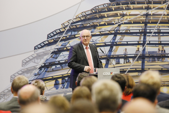 Einführung in den Kongress durch Volker Kauder MdB, Vorsitzender der CDU/CSU-Bundestagsfraktion