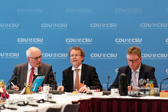 Axel Börsch-Supan mit Volker Kauder und Michael Grosse-Brömer