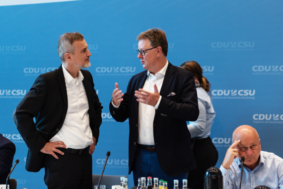 Prof. Dr. Schmidhuber und Michael Grosse-Bröhmer MdB
