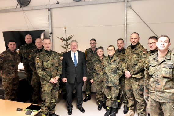Jürgen Hardt besucht Bundeswehr in Litauen