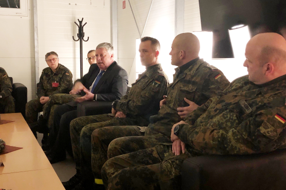 Jürgen Hardt besucht Bundeswehr in Litauen