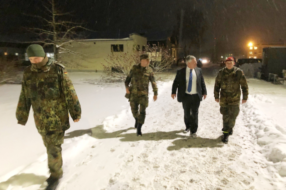 Jürgen Hardt besucht Bundeswehr in Litauen