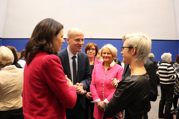 Katja Leikert, Ralph Brinkhaus, Elisabeth Motschmann und Nadine Schön (v.l.n.r.) im Gesprächv