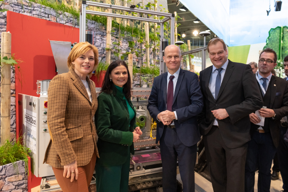 Mit BM Julia Klöckner: Fraktionsvizin Gitta Connemann, Fraktionschef Ralph Brinkhaus und der agrarpolitische Sprecher der Fraktion Albert Stegemann