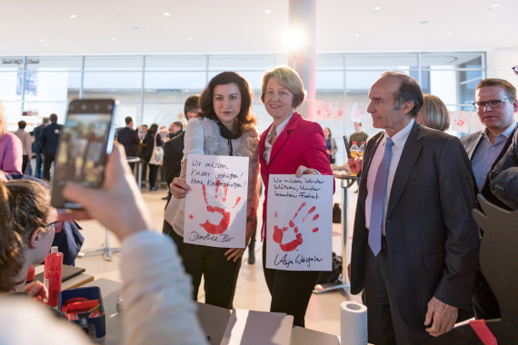 Red Hand Day 2019	- Dorothee Bär und Dr. Anja Weisgerber