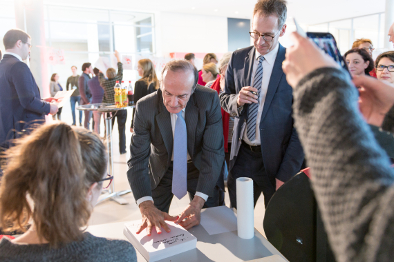 Red Hand Day 2019	- Eberhard Gienger