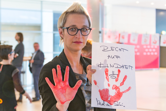 Red Hand Day 2019	- Nadine Schön