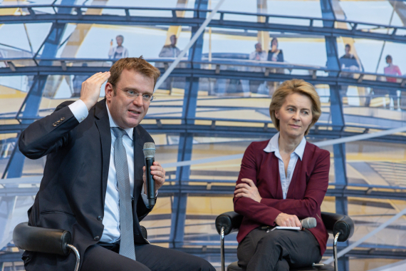 Dr. Reinhard Brandl, Außen- und Sicherheitspolitischer Sprecher der CSU im Deutschen Bundestag und Dr. Ursula von der Leyen, Bundesministerin der Verteidigung