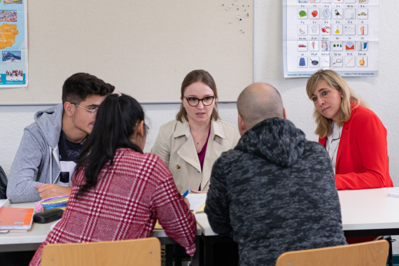 Im Gespräch mit Teilnehmerinnen und Teilnehmern eines Integrationskurses