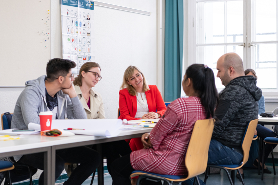 Im Gespräch mit Teilnehmerinnen und Teilnehmern eines Integrationskures