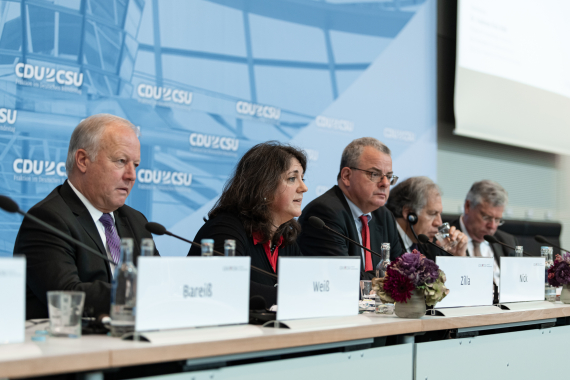 Podiumsdiskussion mit Jürgen Hardt, S.E. Luis Almagro Lemes, Dr. Andreas Nick MdB, Claudia Zilla und Peter Weiß MdB (v.r.n.l.)