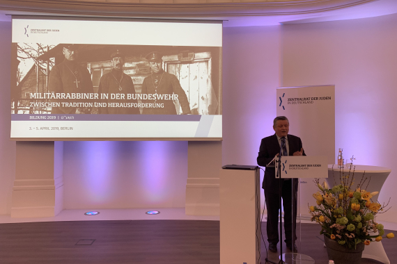 Hermann Gröhe als Redner bei der Konferenz „Militärrabbiner in der Bundeswehr“ im April 2019