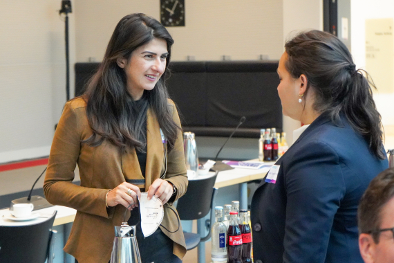 Serap Güler, Catarina dos Santos Firnhaber