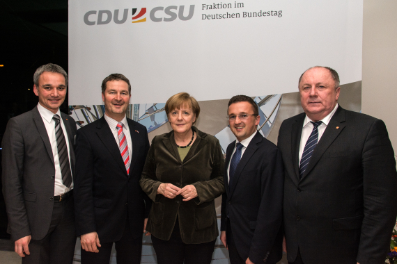Gruppenbild mit der Bundeskanzlerin: Wilfried Oellers, Albert Weiler, Carsten Körber und Heinrich Zertik (v.l.n.r.)