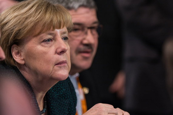 Angela Merkel erwartet das Ergebnis der Wahl zum Parteivorsitz