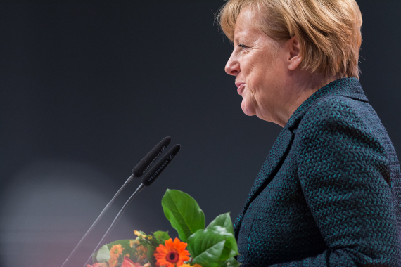 Angela Merkel nimmt die Wahl zur Vorsitzenden der CDU Deutschlands an