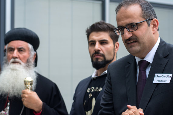 Bischof Dr. Julius Hanna Aydin, Simon Jacob (Zentralrat Orientalischer Christen in Deutschland) und Telim Tolan (Vorsitzender des Zentralrats der Jesiden in Deutschland), v.l.n.r.