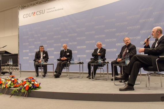 Podiumsdiskussion: Tanja Samrotzki, Bashar Warda, Erzbischof Ludwig Schick, Ulrich Fischer, Heiner Bielefeldt, Thomas Schirrmacher (v.l.n.r.)