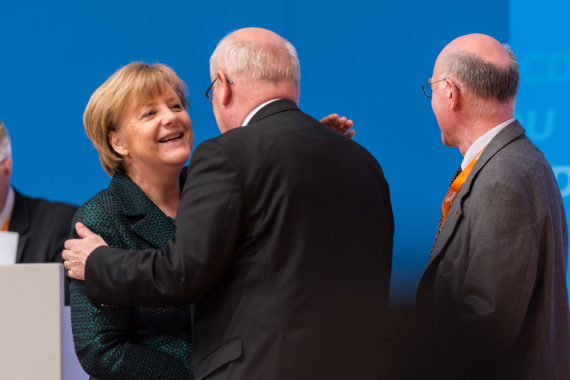 Gratulation nach der Wiederwahl zur Parteivorsitzenden im Dezember 2014