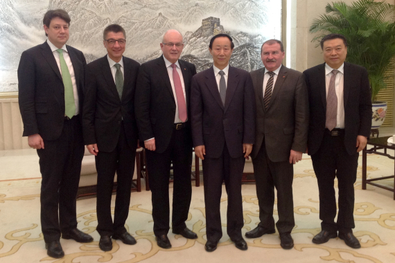 Philipp Mißfelder, Andreas Schockenhoff, Volker Kauder, Wang Jiarui (Minister der Internationalen Abteilung), Max Straubinger und Vize-Minister Li Jinjun